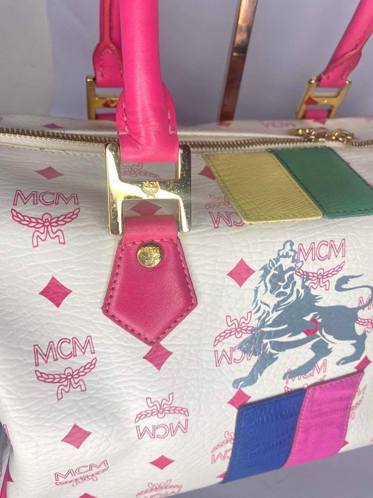 Authentic MCM Visetos Lion Tote Boston Bag (Category: Luxury Bags & Wallets) located in Taguig. Submitted by perperrrro (Listing ID 1123703078, Image 3). Description: No flaws 10/10 condition Ykk zipper MCM munchen brand plate.