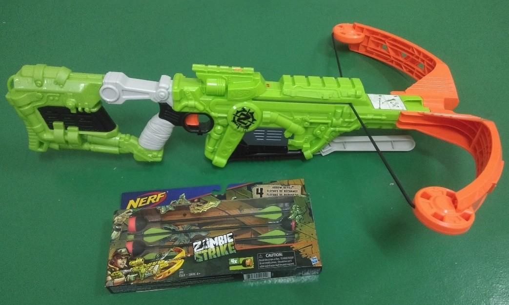 BIG Hasbro Nerf Zombie Strike Deathbolt