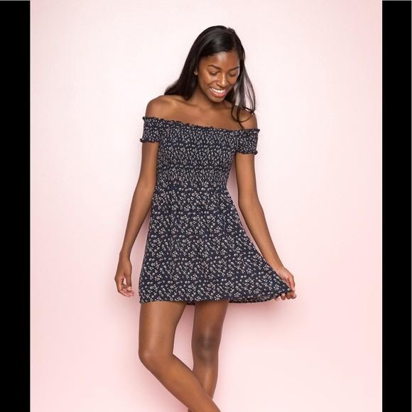 Brandy Melville Caley Dress Women s Fashion Dresses Sets Dresses on Carousell