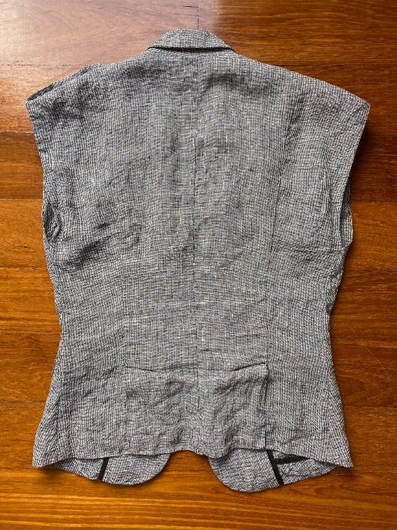 Checks Jacket (Category: Coats, Jackets and Outerwear) located in Singapore. Submitted by manjutra (Listing ID 1123585583, Image 3). Description: Wore a few times but still in good condition Size: S.