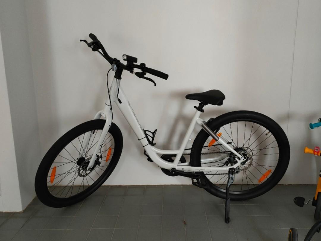 Giant Vida low step 8 speed bike white Sports Equipment Bicycles