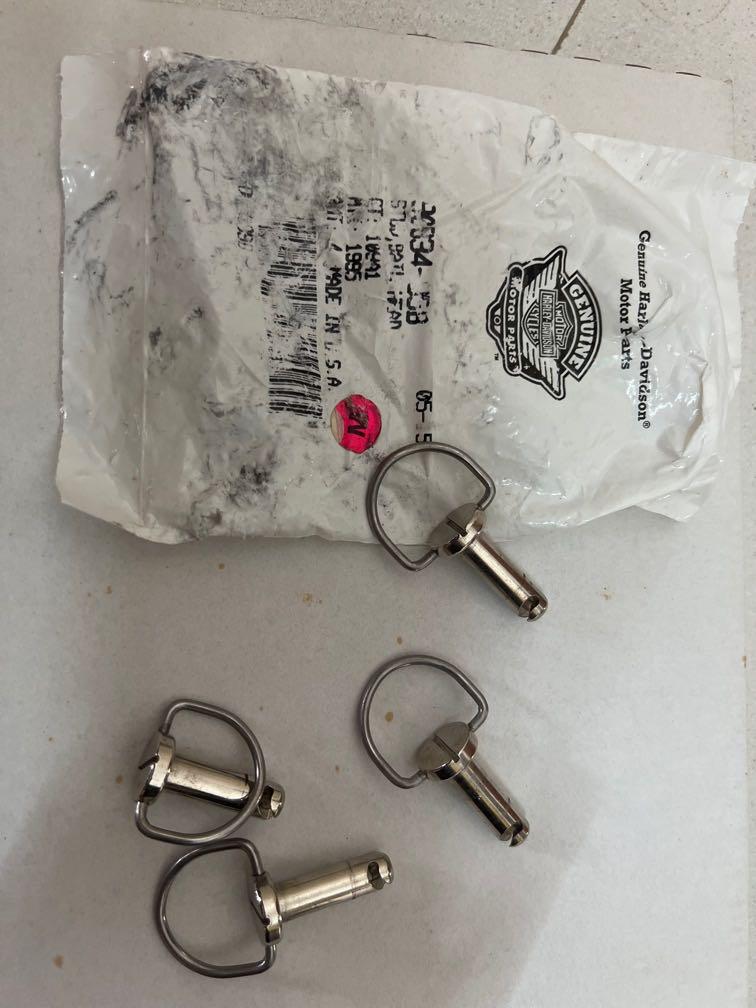 Harley saddlebags quick release pins, Motorcycles, Motorcycle