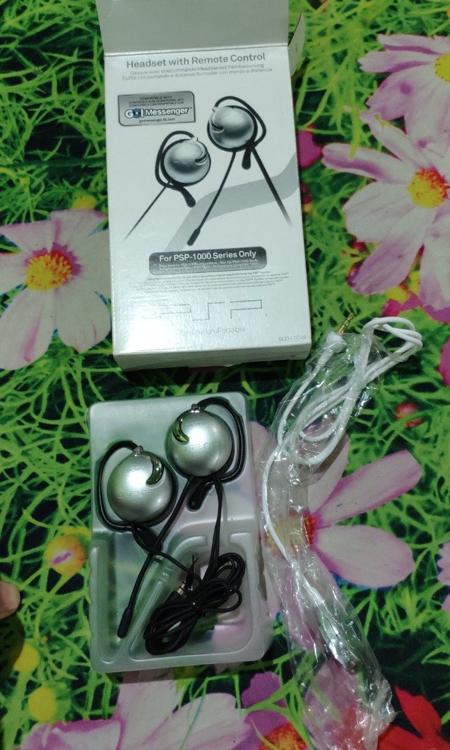 headset psp, Video Gaming, Gaming Accessories, Controllers on Carousell