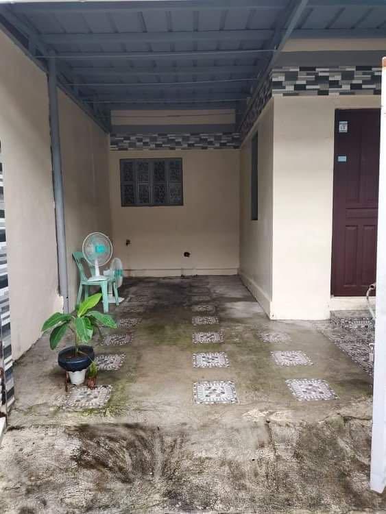 House for sale (Category: House & Lot) located in Manila. Submitted by kirkcarlo (Listing ID 1123520867, Image 2). Description: HOUSE FOR Sale IN LANCASTER CAVITE 09176789512 40sqm lot 2bedrooms gated garage near unitop at savemore near amenities CLEAN TITLE updated amilyar House and Lot MAY TUBIG AT ILAW NA Location: Lancaster New City, Near Simbahan, Savemore, Shopwise, Jollibee, Macdo, Unitop Mall at madami pang iba DIRECT MESSAGE ME.