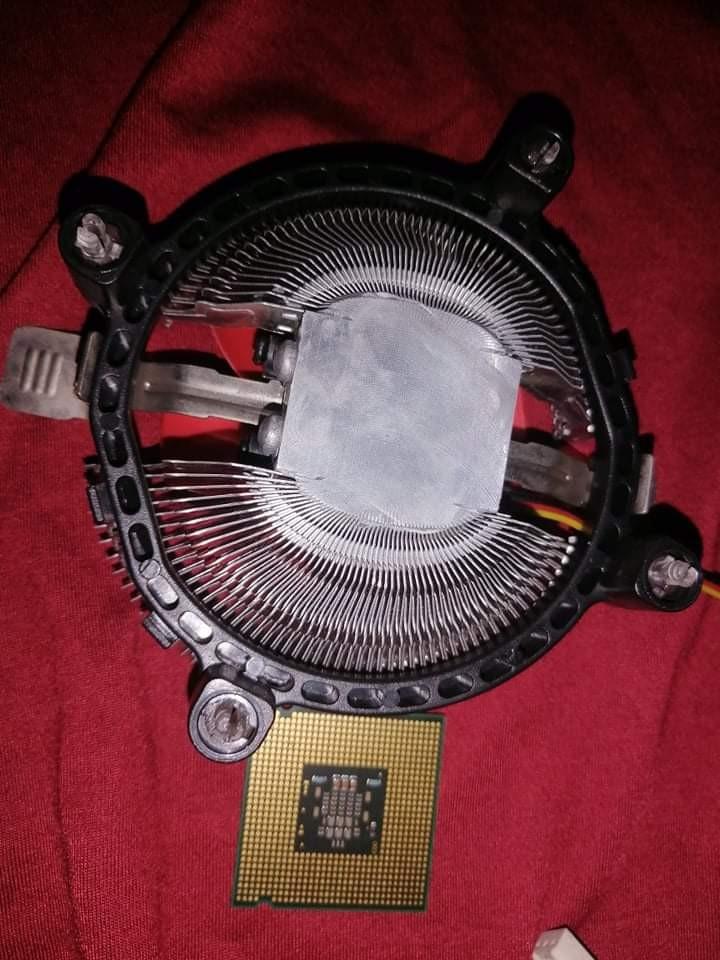 Intel CORE 2 DUO (MALAY) With heatsink but broken lock, Computers