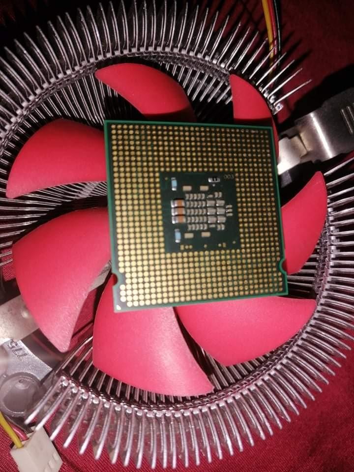 Intel CORE 2 DUO (MALAY) With heatsink but broken lock, Computers