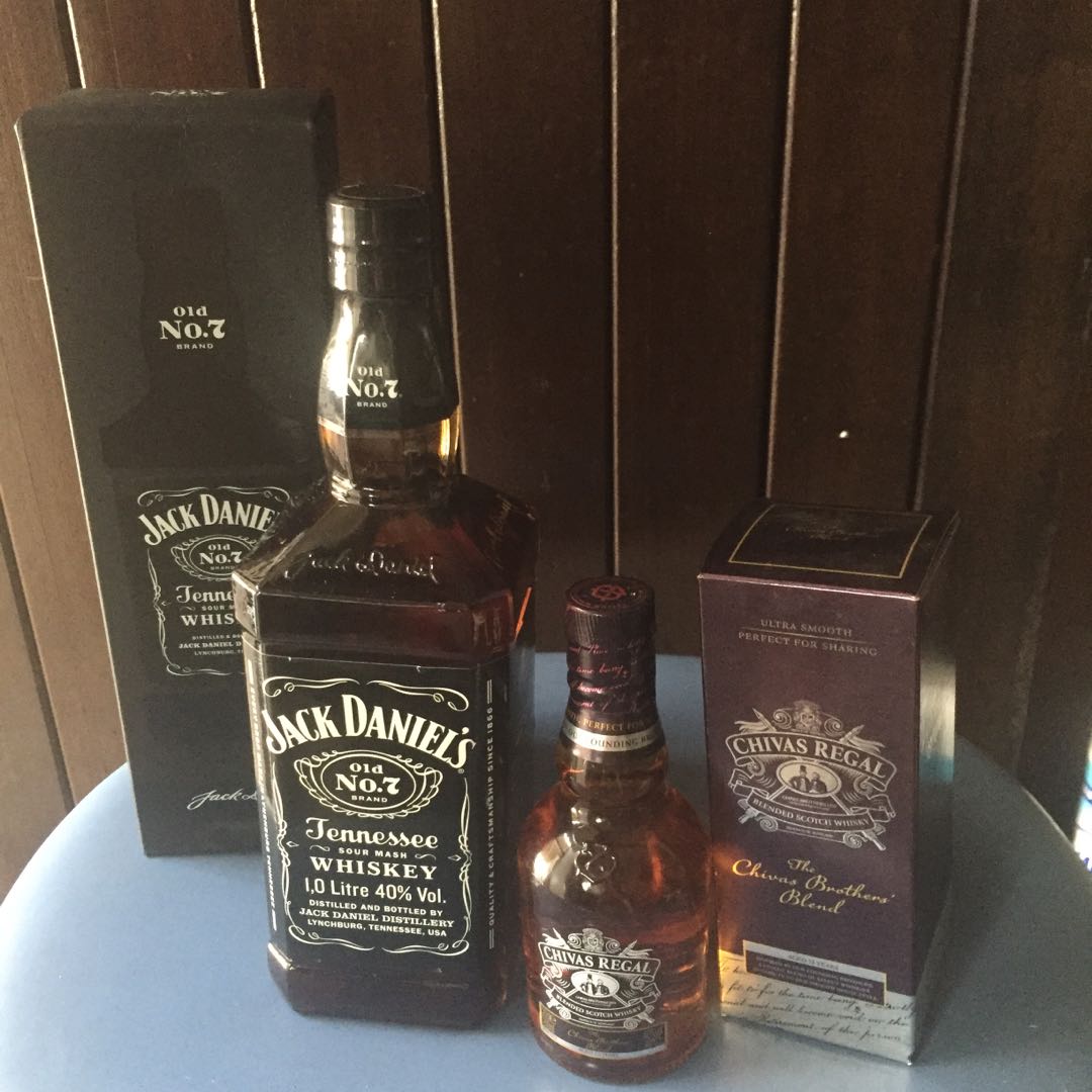 Jack Daniels 1L & Chivas Regal 200ml. New in box, Food & Drinks