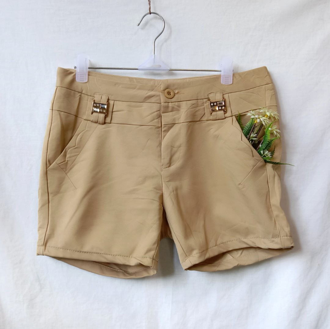 OLD NAVY BROWN SHORT PANTS, Men's Fashion, Bottoms, Shorts on Carousell