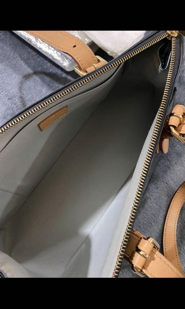 Louise vuitton (Category: Luxury Bags & Wallets) located in Binan City. Submitted by twobananas (Listing ID 1123645871, Image 3). Description: .