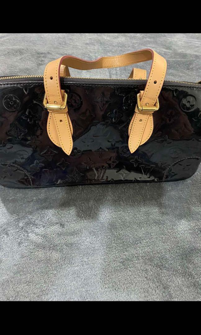 Louise vuitton (Category: Luxury Bags & Wallets) located in Binan City. Submitted by twobananas (Listing ID 1123645871, Image 1). Description: .