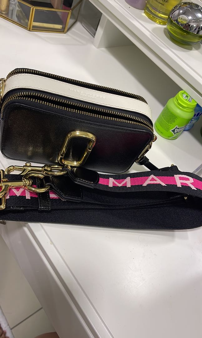 Marc Jacobs Snapshot Camera Bag Crossbody Purse 💥https://amzn.to/3nS67Zj💥  Review | Mompreneur Life - YouTube