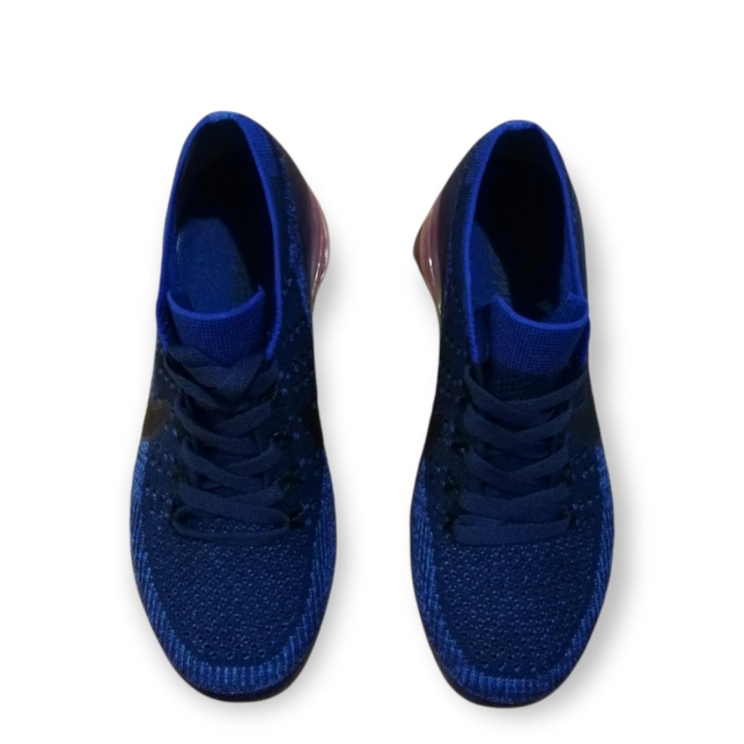 Nike vapormax deals flyknit size 4
