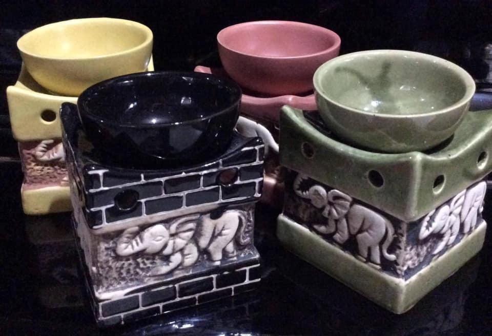 OIL BURNER & ESSENTIAL OILS (Category: Home Fragrance) located in Munoz. Submitted by _ndrei (Listing ID 1123676861, Image 2). Description: ✅Essential Oils (Lavender, Chamomile, Peppermint, Eucalyptus, Citronella, Apple & Bamboo Scents) ✅Oil Burners ✅Tea Light Candles .