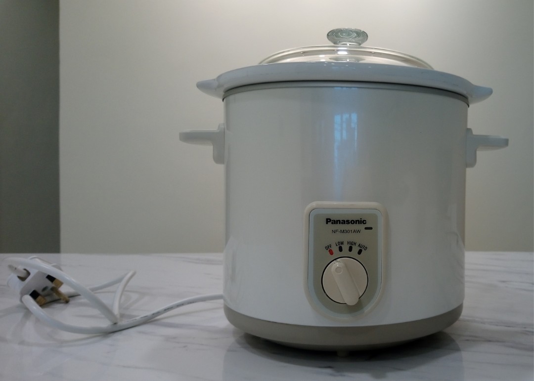 Panasonic Slow Cooker NFM301AW 3Litres, TV & Home Appliances, Kitchen