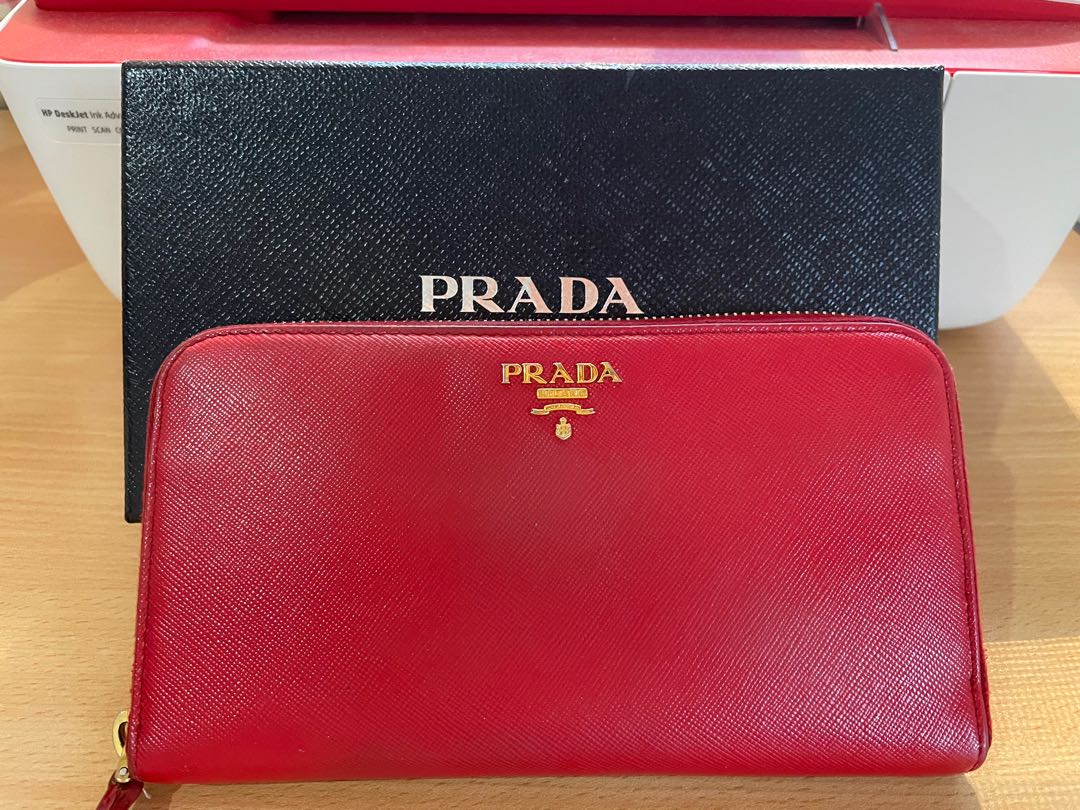 prada saffiano wallet