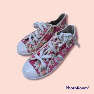 Sepatu floral