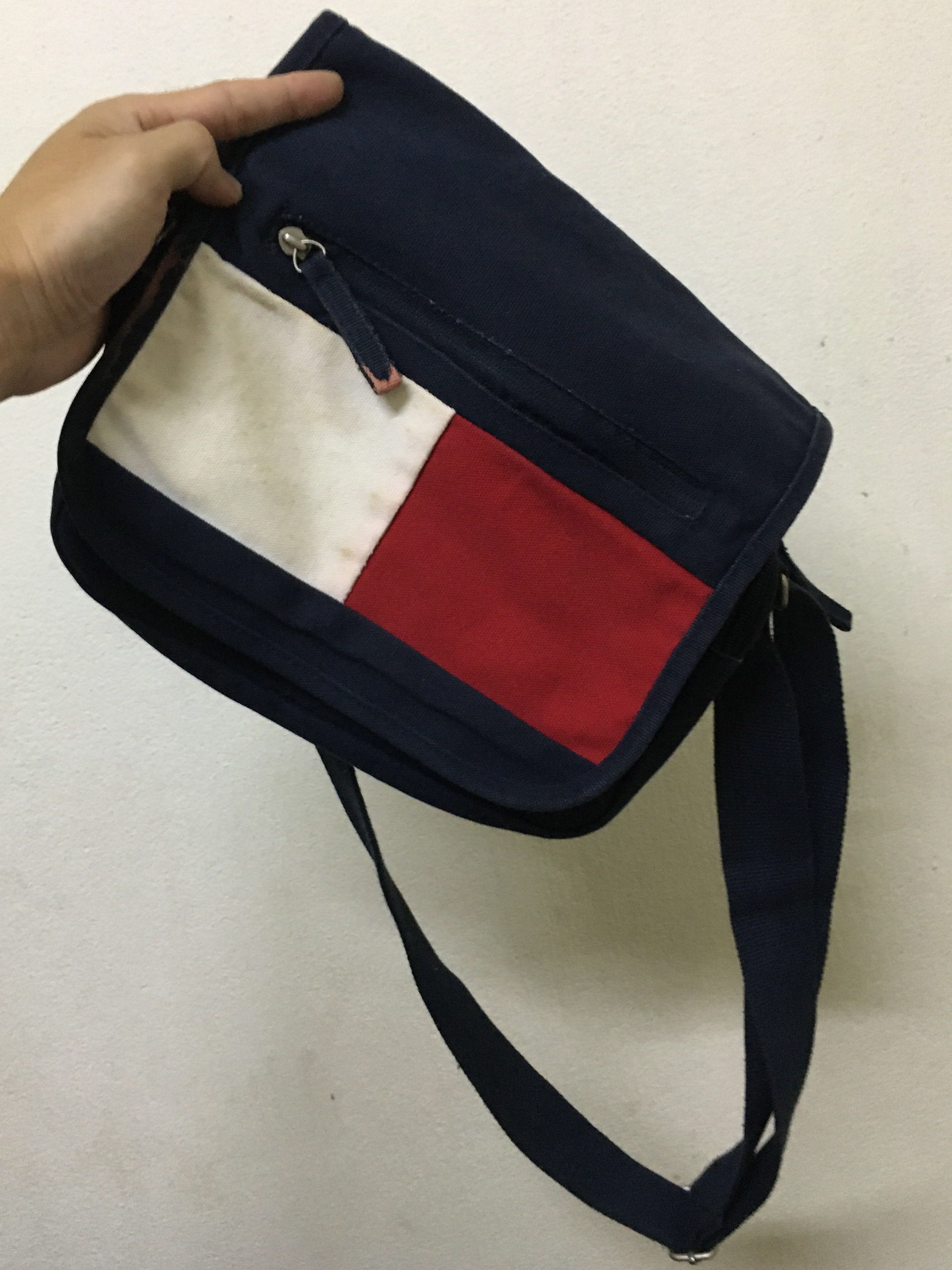Sling bag hot sale tommy