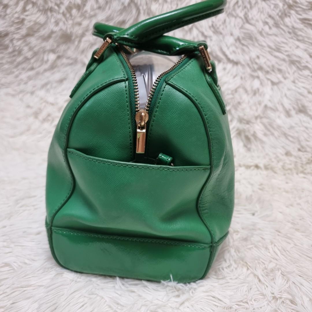 Tory Burch Doctor's Bag (Category: Luxury Bags & Wallets) located in Malabon City. Submitted by andies.closet (Listing ID 1123704838, Image 3). Description: Authentic Preloved Stained interior please photo In good condition.