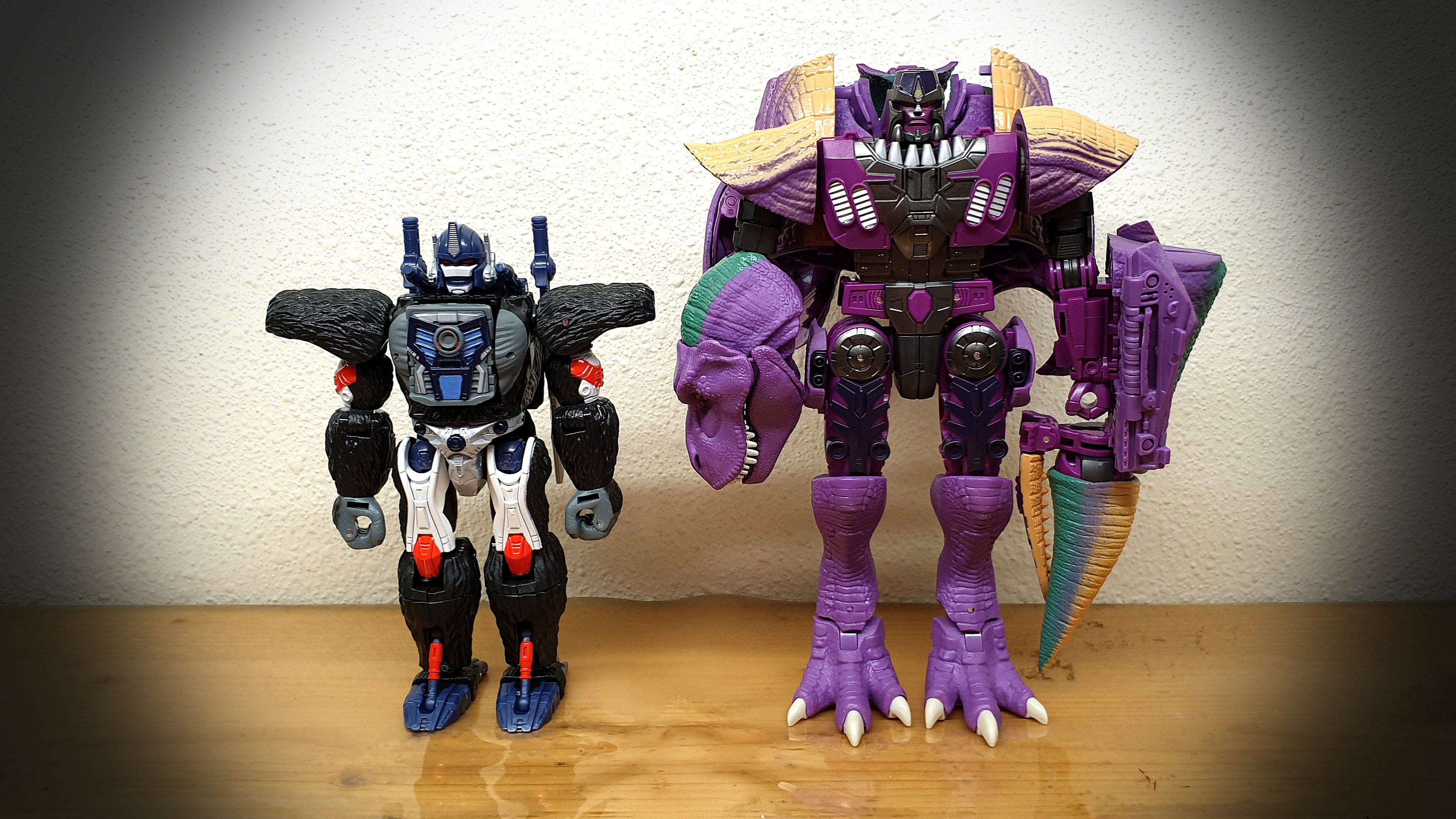 Transformers Kingdom Optimus Primal and Megatron Beast Wars WFC Netflix