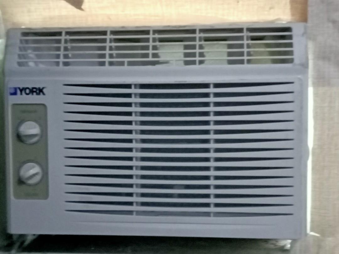 Window type aircon york brand .5 hp, TV & Home Appliances, Air