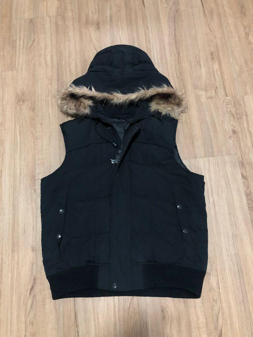 Winter jacket (Category: Other Tops) located in Petaling Jaya. Submitted by iam1701 (Listing ID 1123666840, Image 1). Description: Condition: 9/10 Measurement: refer photos COD: Shah Alam/TTDI/PJ Postage +RM5 #jacket #sweater #winter #smallsize #man #kids #snow #unisex.