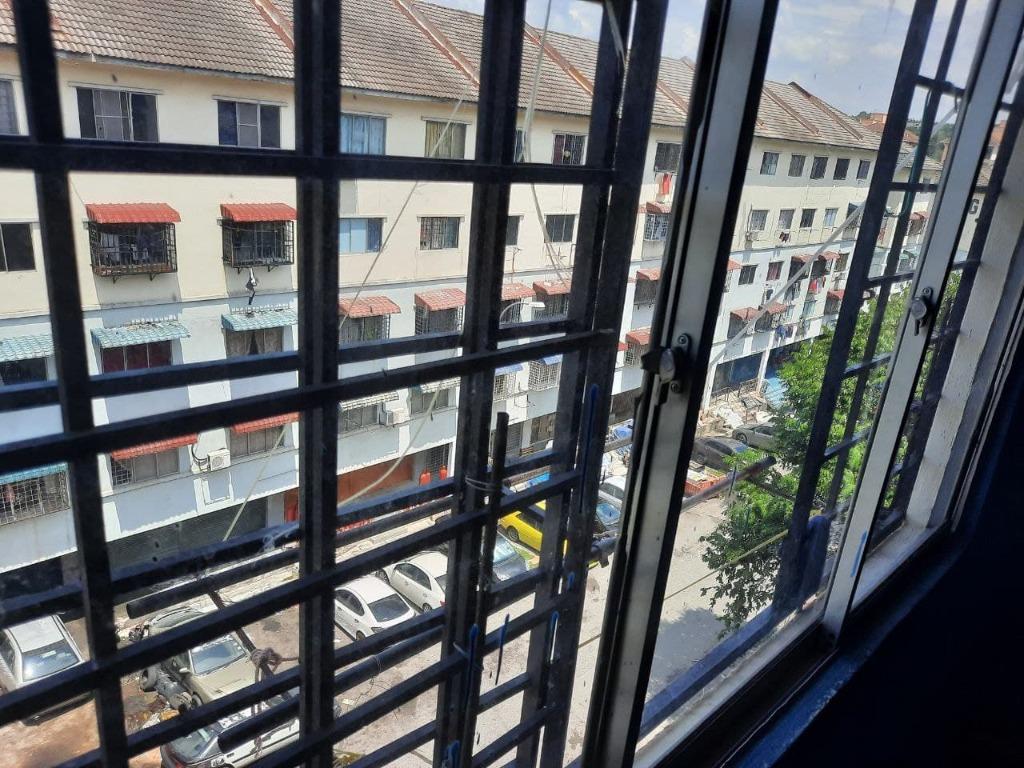 Wts Pangsapuri Putra Raya Seri Kembangan Property For Sale On Carousell
