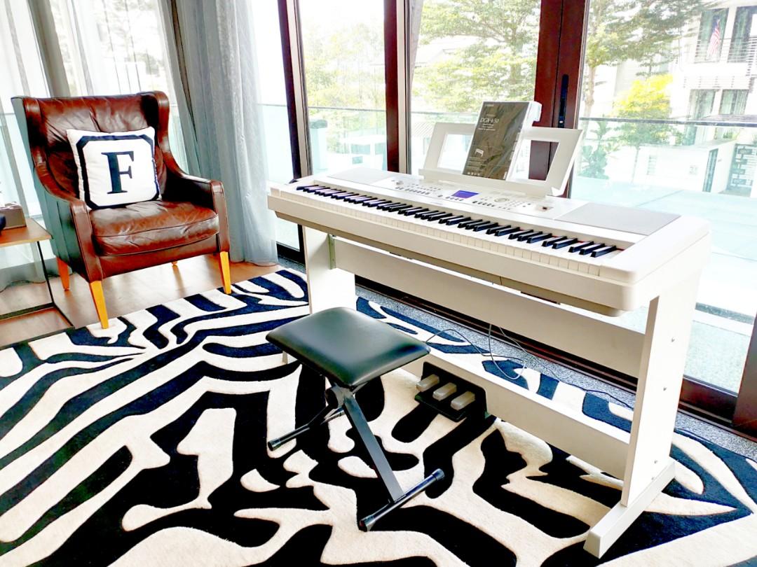 Yamaha dgx 650 top midi