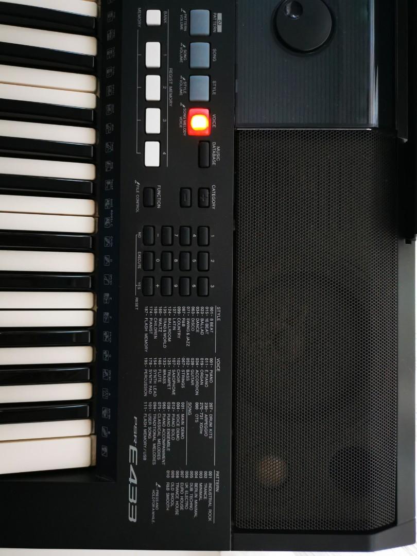 Yamaha PSR E433, Hobbies & Toys, Music & Media, Musical Instruments on ...