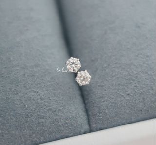 10分鑽石八心八箭鉑金耳釘
0.10ct Excellent Cut Diamond Platinum Earrings64226038282883110