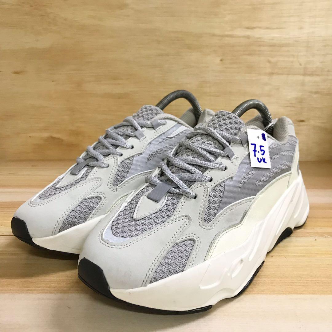Adidas yeezy 700 fucsia store