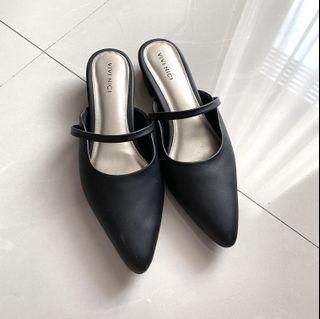 Black Pointy Flats