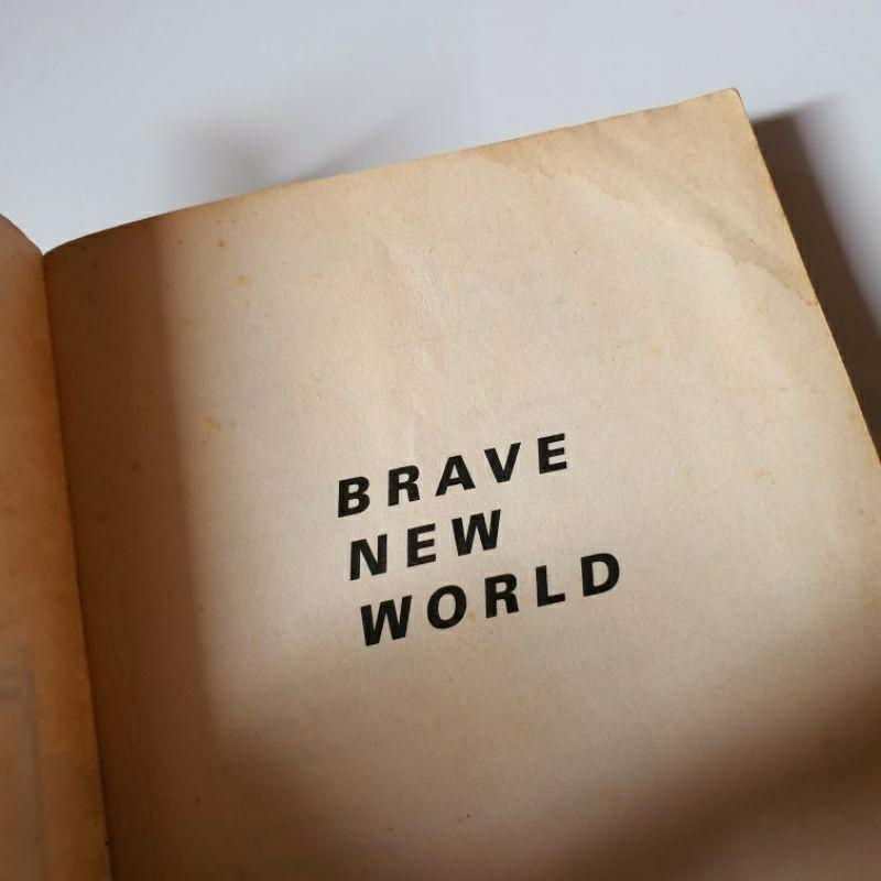 Brave New World - Aldous Huxley (Trade Paperback), Hobbies & Toys, Books &  Magazines, Fiction & Non-Fiction On Carousell