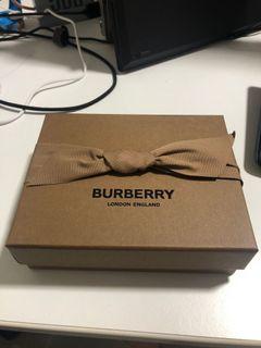 Burberry gift box with gift cards
