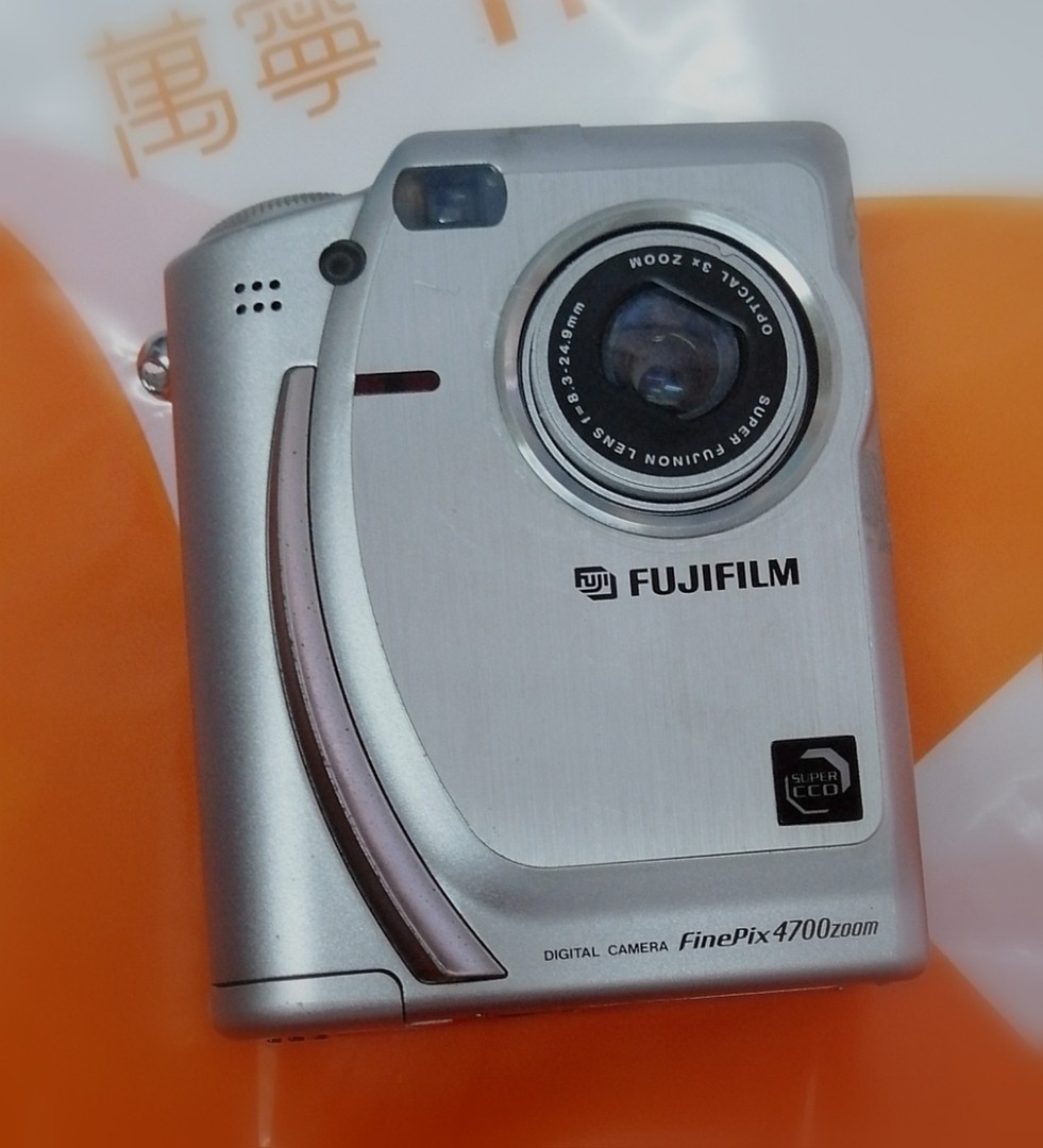 fuji finepix 4700
