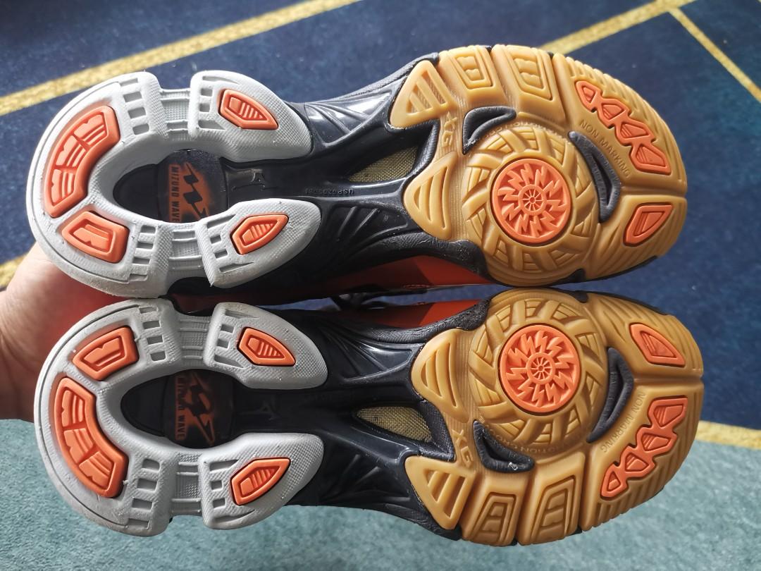 Mizuno wave lightning rx3 mid cut deals