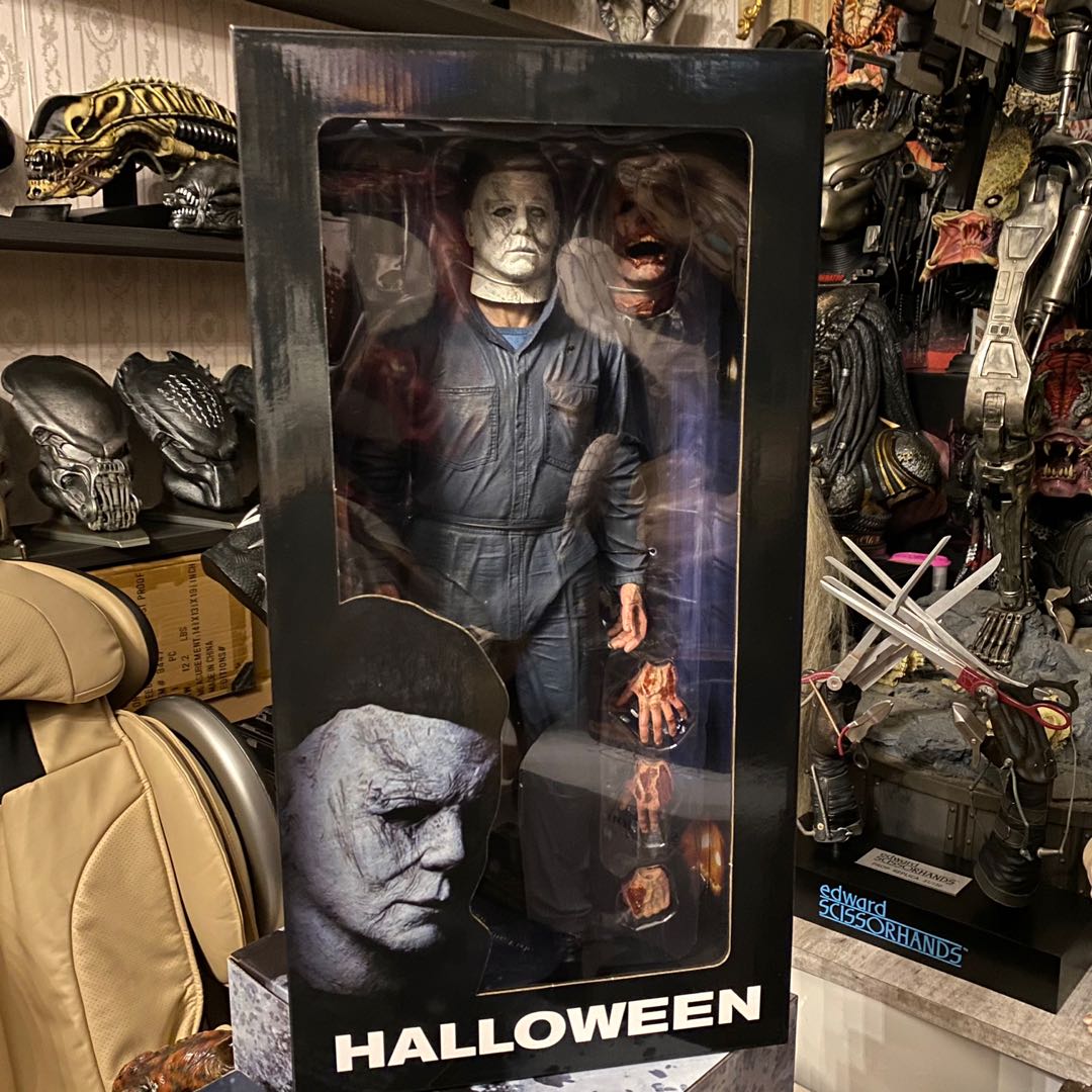 Neca 18 online inch figures