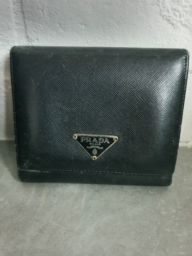 prada classic wallet