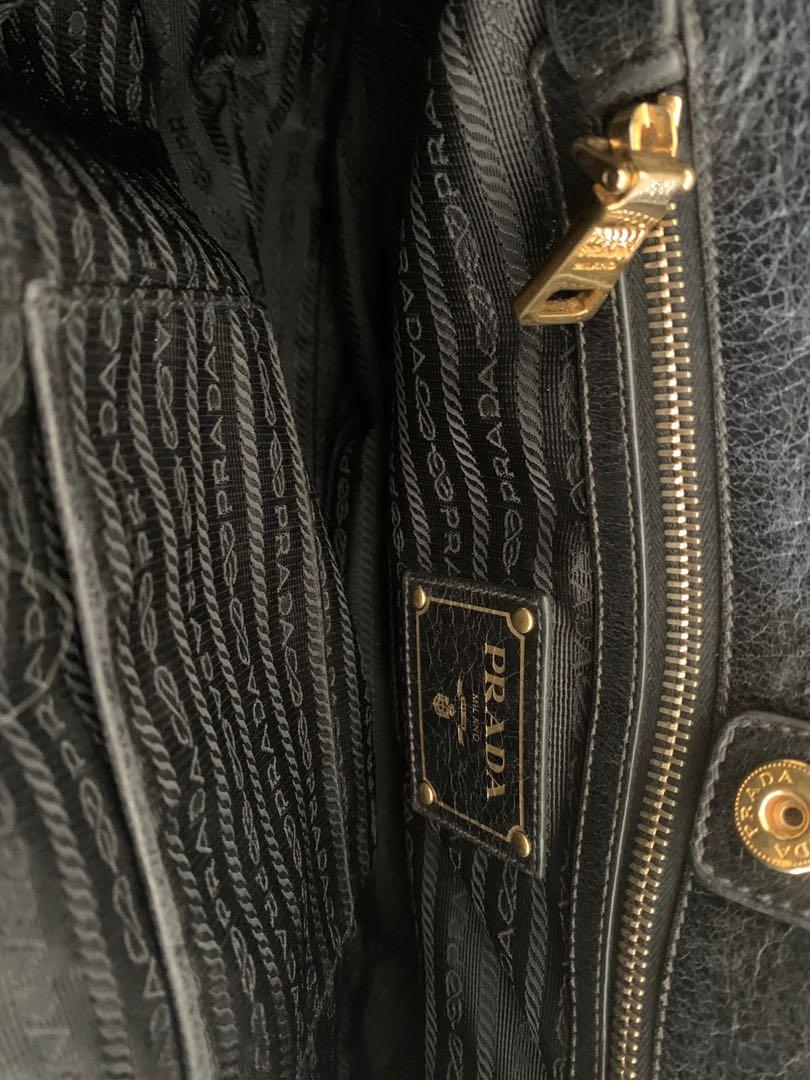 Prada bag hot sale inside lining