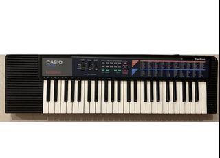 美國帶回來♦️ Casio日本製♦️49鍵電子琴 附琴架/防塵塑膠布🎹非電鋼琴yamaha山葉