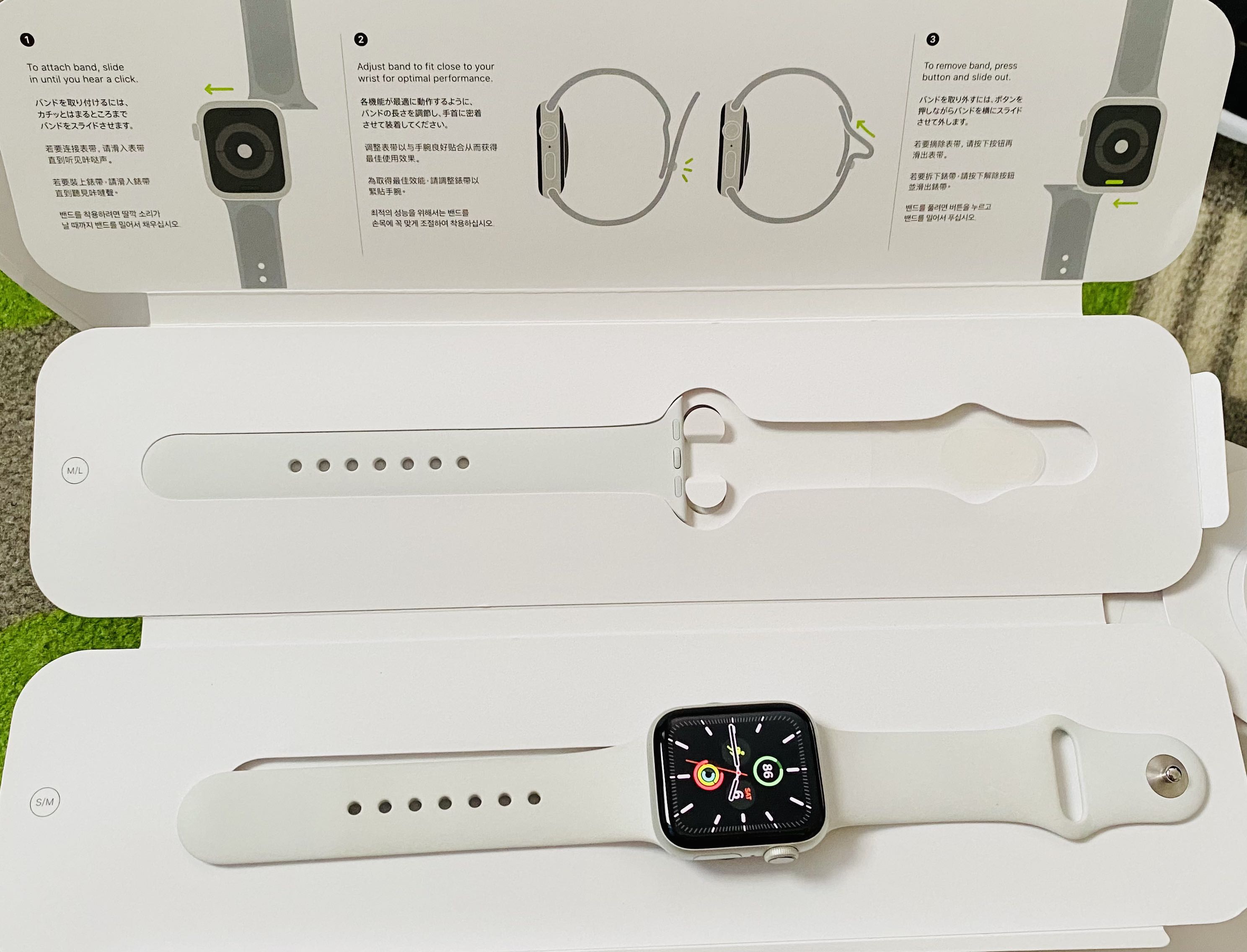 Apple Watch Series 4 Silver Aluminum Case White Sport Band (40MM), Mobile  Phones \u0026 Gadgets, Wearables \u0026 Smart Watches on Carousell
