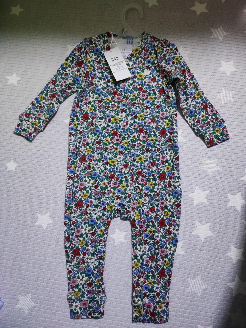 Baby shop gap sleepsuit