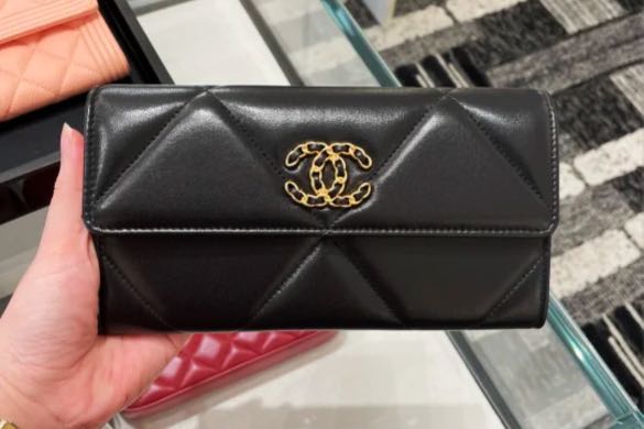 Chanel 19 long flap wallet 斷貨長銀包, 名牌, 手袋及銀包- Carousell