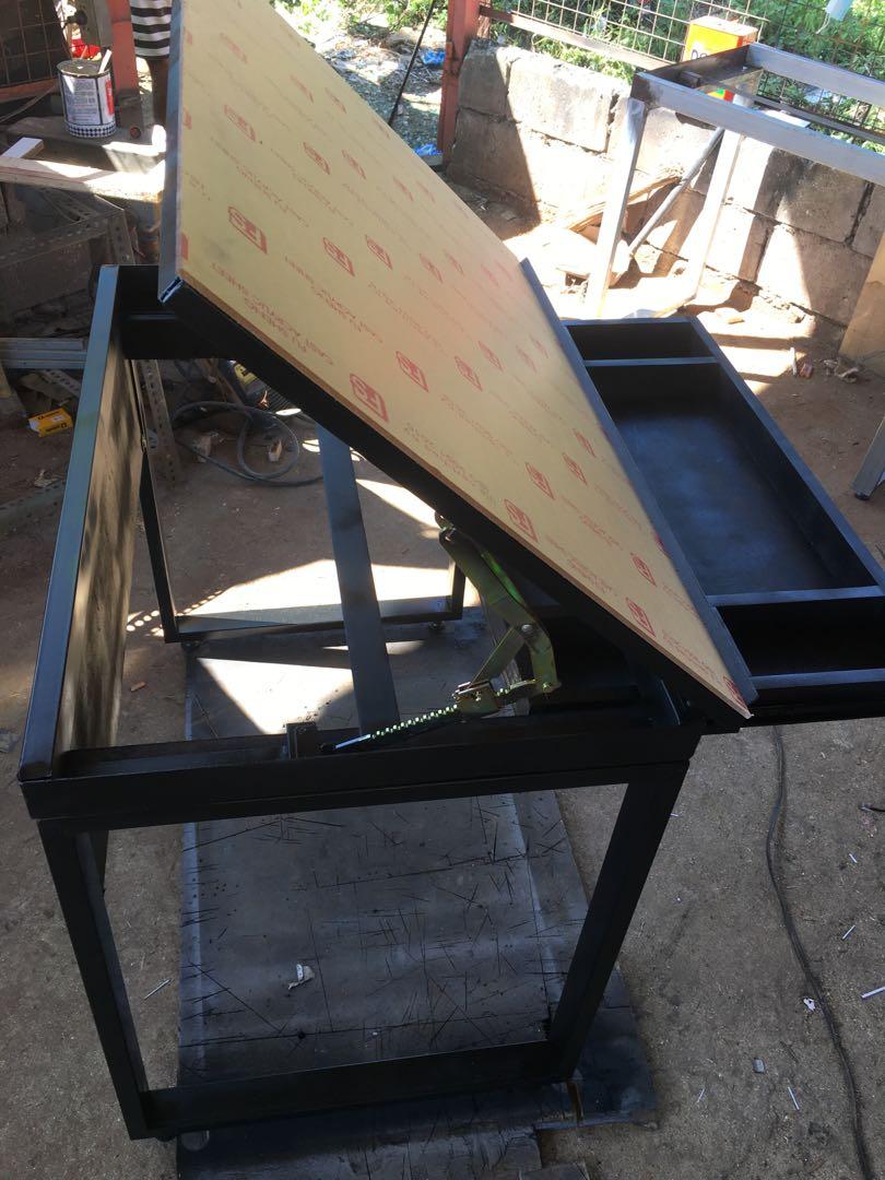 Drafting table (Category: Tables & Sets) located in San Pedro. Submitted by draftingtablemaker (Listing ID 1124026934, Image 2). Description: Drafting Table Acrylic Top drawer organizer square frame dual mechanism.