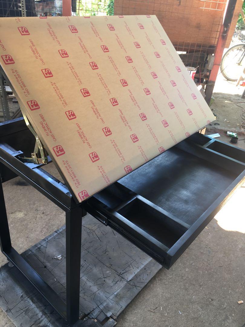Drafting table (Category: Tables & Sets) located in San Pedro. Submitted by draftingtablemaker (Listing ID 1124026934, Image 3). Description: Drafting Table Acrylic Top drawer organizer square frame dual mechanism.
