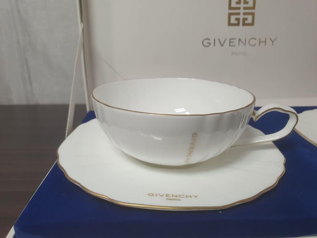 Givenchy widemouth cups and saucers White and gold design, Furniture