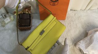 (Category: ) located in . Submitted by japanandsingaporeluxepreloved (Listing ID 1123934644, Image 1). Description: .