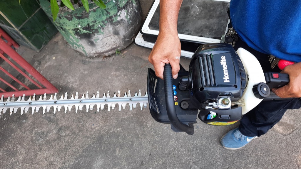 Homelite petrol hedge outlet trimmer