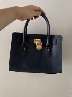 Michael kors navy locky purse
