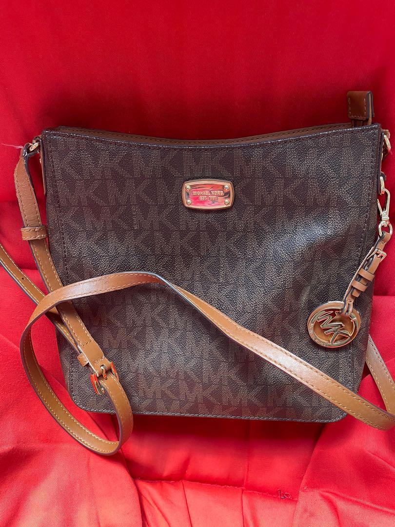 michael kors sling bag (Category: Luxury Bags & Wallets) located in Marikina City. Submitted by angel4u (Listing ID 1124009825, Image 2). Description: michael kors sling bag guaranteed original money back if proven fake.