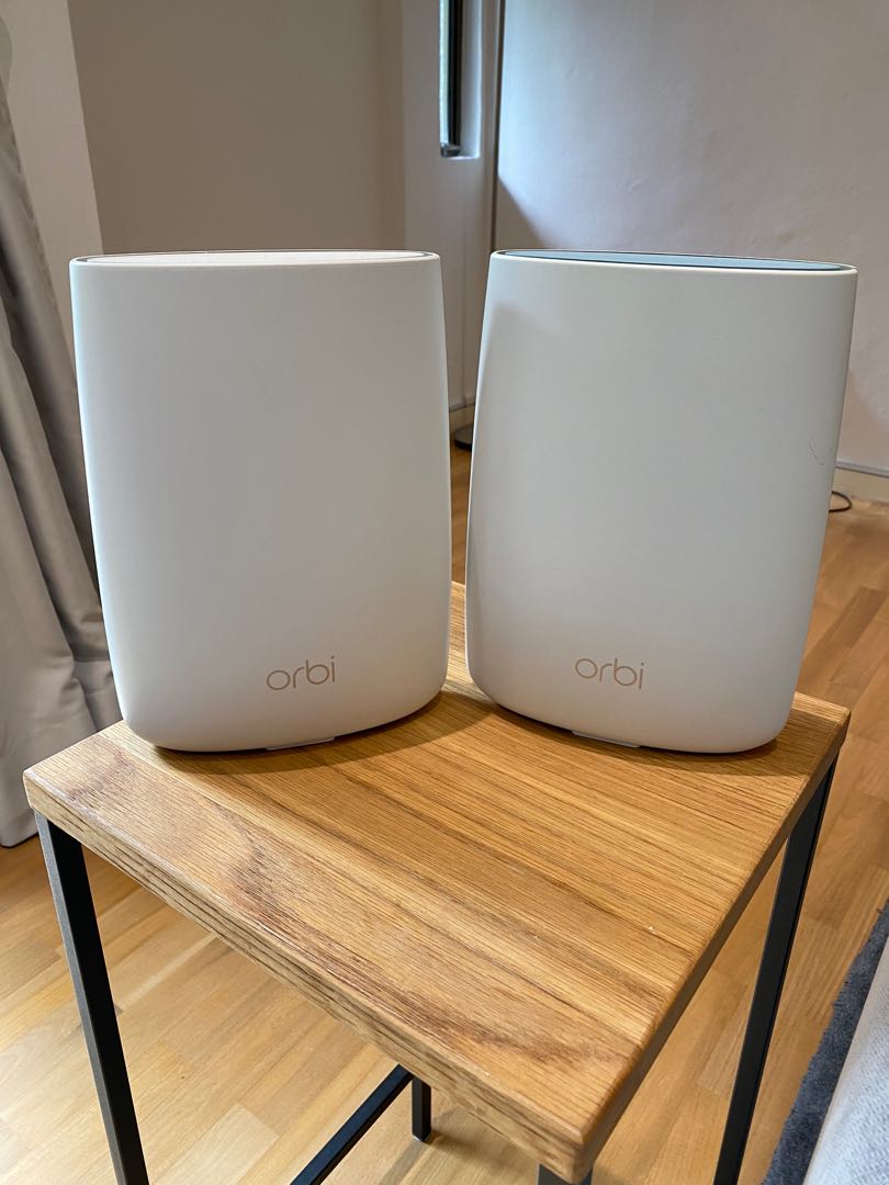 Netgear Orbi RBR50 and RBS50 mesh wifi router and satellite (RBK50 pack